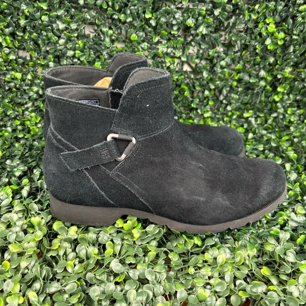 TEVA ANKLE SUEDE BUCKLE BOOTS SIZE 10 WOMAN